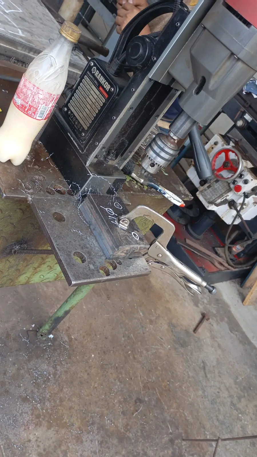 Equipos y Sistemas Metálicos a Medida